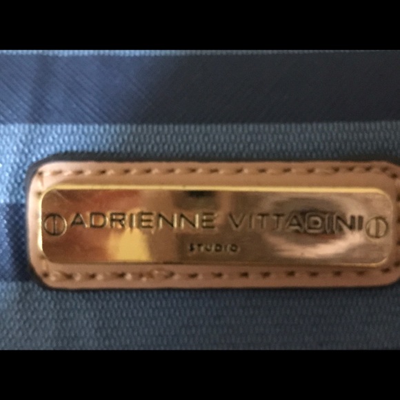 ***SOLD**❄️Blue and Cream colored Striped Purse - Picture 2 of 5